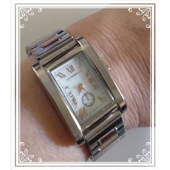 BNIB~Ladies' Isaac Mizrahi Live Two Tone Expansion Watch~Boxed - Picture 5 of 9